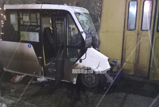 В Разани в ДТП с участием «маршрутки» и троллейбуса пострадали 9 человек