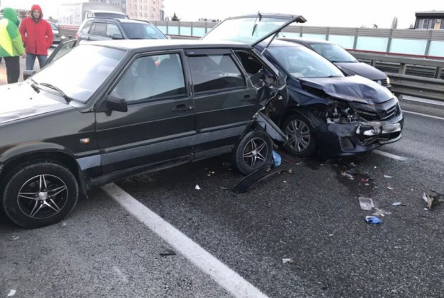 9 автомобилей столкнулись в Адлерском районе города Сочи