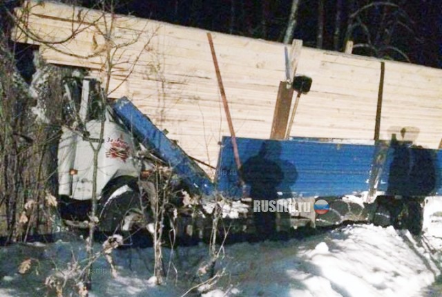 В Башкирии водителя грузовика раздавило собственным грузом