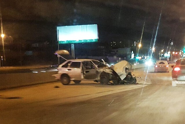 В Ростове-на-Дону водитель погиб, вылетев в момент ДТП через лобовое стекло