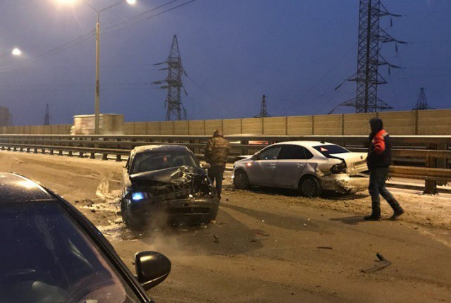 Около 40 автомобилей столкнулись на Южном обходе Подольска
