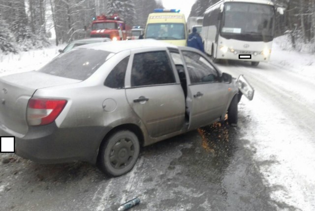 Двое погибли в ДТП с участием «Оки» и «Гранты» на трассе «Ижевск &#8212; Воткинск»
