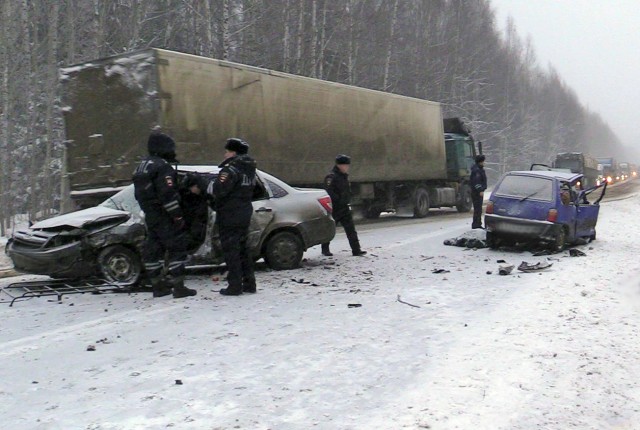 Двое погибли в ДТП с участием «Оки» и «Гранты» на трассе «Ижевск &#8212; Воткинск»