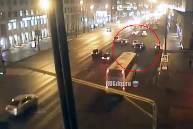 Момент ДТП на проспекте Мира в Москве попал в объектив камеры