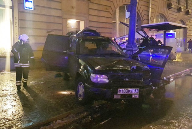 Момент ДТП на проспекте Мира в Москве попал в объектив камеры
