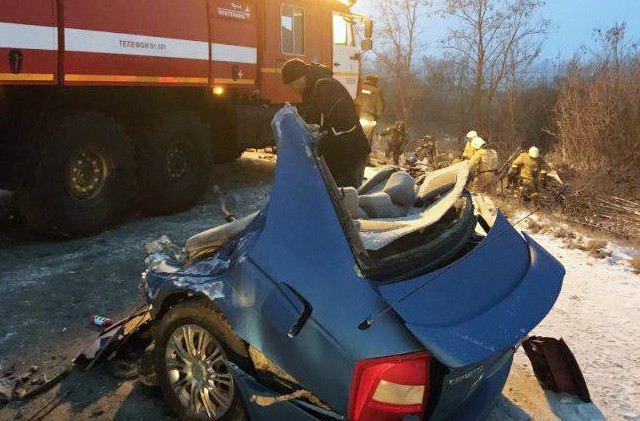 В ДТП под Симферополем KIA разорвало на части: трое погибли и пятеро пострадали