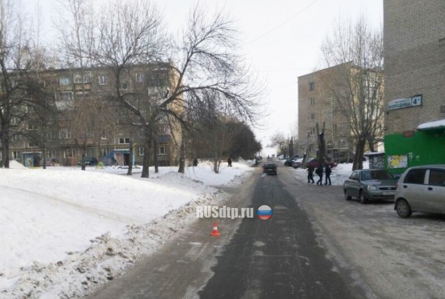 В Екатеринбурге школьник попал под колеса автомобиля и сломал позвоночник