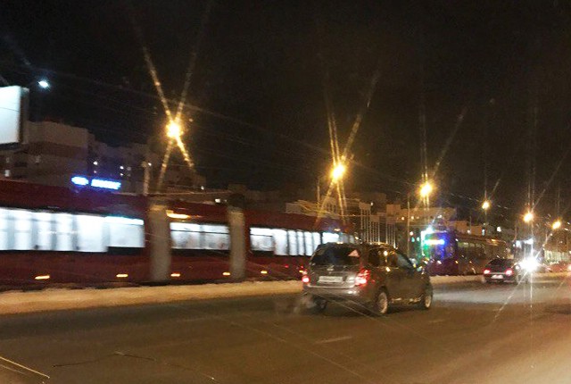 ДТП, парализовавшее движение трамваев на проспекте Ямашева, попало на видео