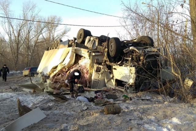 Один человек погиб и 9 пострадали в ДТП с участием микроавтобуса и грузовика в Самарской области