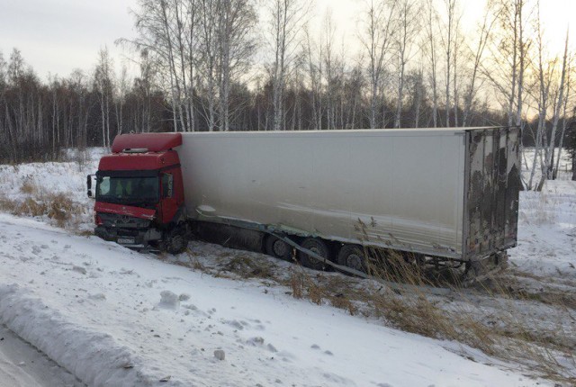 Один человек погиб в массовом ДТП на трассе Тюмень – Омск