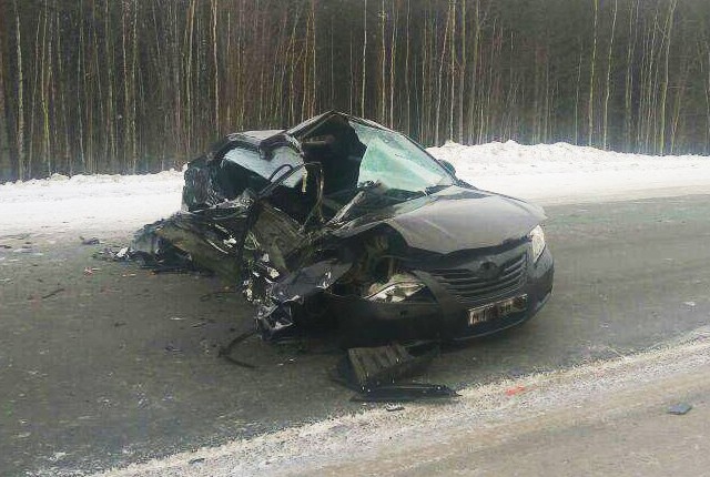 Пассажир «Тойоты» чудом выжил в ДТП под Сургутом