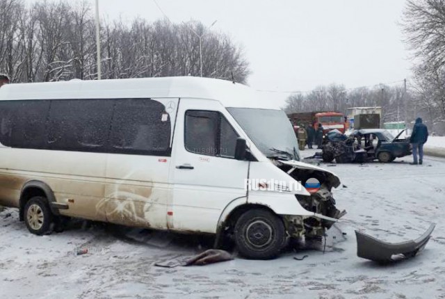 Один человек погиб и семеро пострадали в крупном ДТП в Семилукском районе