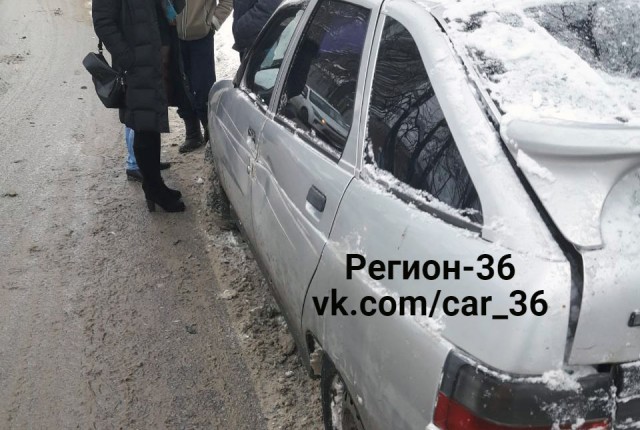 В Воронеже фура столкнулась с двумя автомобилями