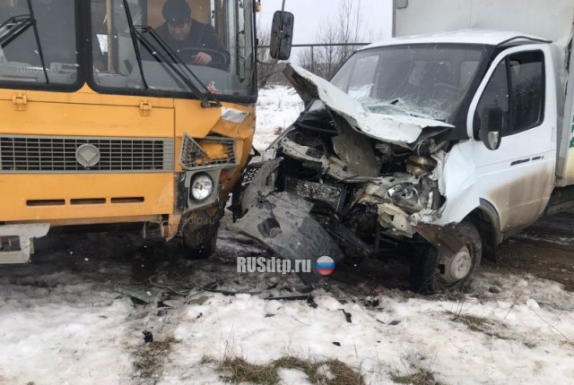 Школьный автобус и «Газель» столкнулись на Ставрополье