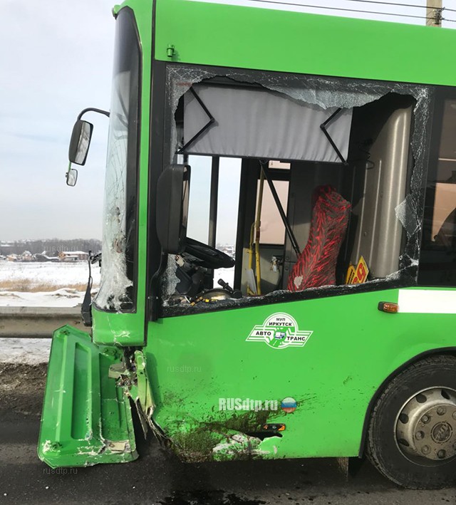 В Иркутске в ДТП с автобусом погибли два человека