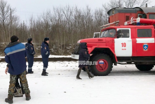 Водитель ВАЗа погиб при столкновении с тепловозом в Курской области