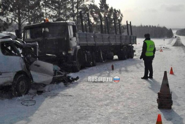 Восемь человек погибли в ДТП под встречным КАМАЗом в Красноярском крае