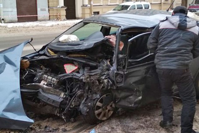 Водитель «Шкоды» погиб в ДТП на Васильевском острове