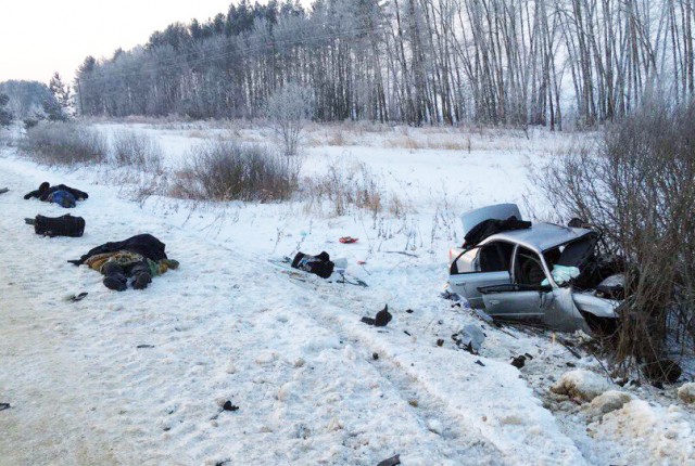 В Мордовии в лобовом столкновении автомобилей погибли два человека