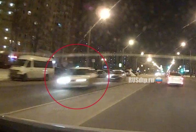 Лихач разбил 5 машин на Ленинском проспекте в Петербурге