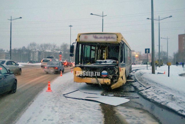 В Перми в результате столкновения двух автобусов погиб 12-летний подросток