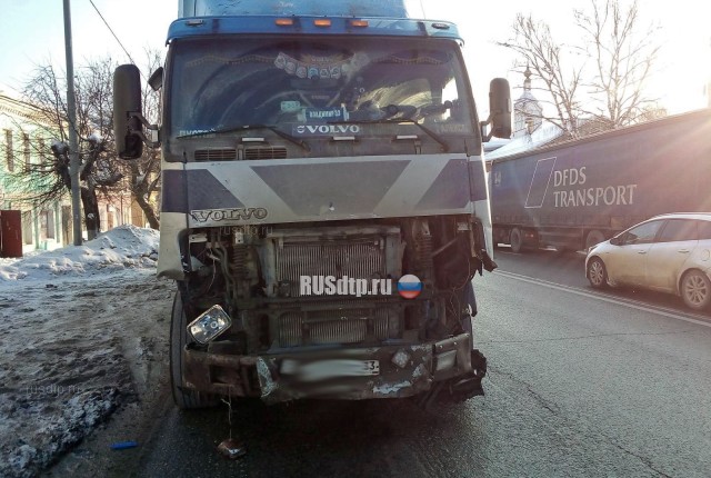 Таксист погиб в ДТП по вине дальнобойщика на трассе М-7 в Покрове