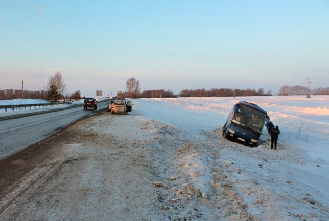 Шесть человек погибли в ДТП с участием автобуса и грузовика в Кемеровской области