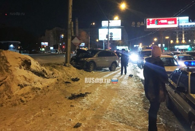 В Новосибирске водитель засмотрелся на салют и насмерть сбил женщину с ребенком