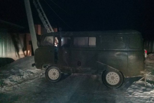 В Челябинской области пьяный водитель буксируемого УАЗа врезался в столб
