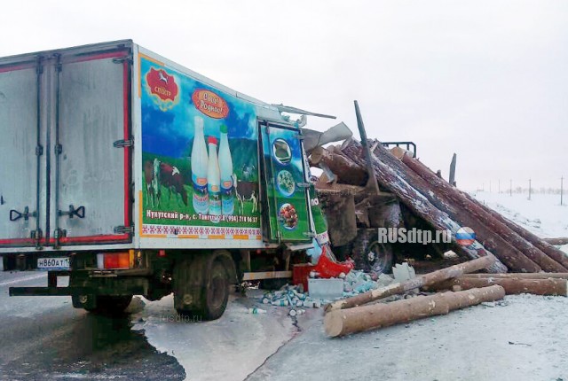 Трое погибли в ДТП с участием молоковоза и лесовоза в Иркутской области