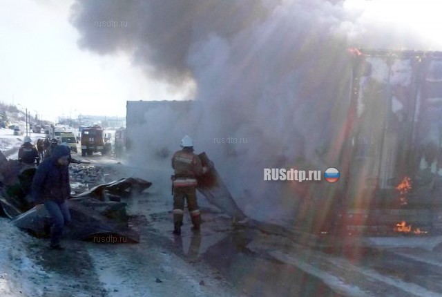 В Башкирии в лобовом столкновении грузовиков погибли три человека