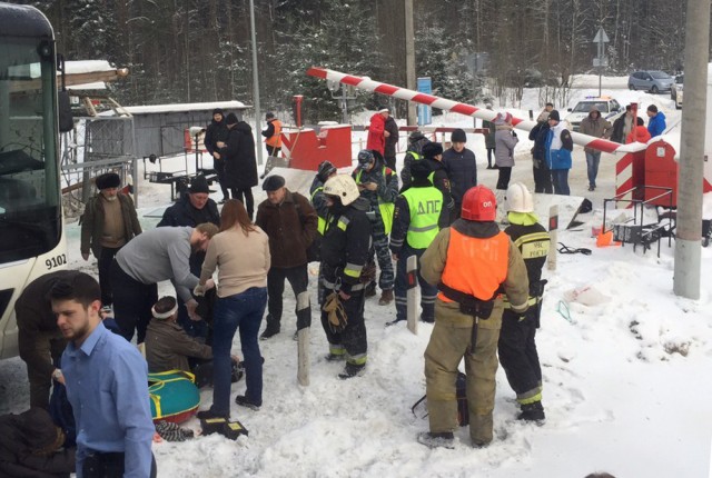 В Ленинградской области водитель ценой тяжелых травм спас пассажиров автобуса от гибели