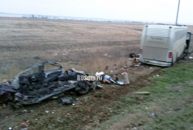 Два человека погибли в ДТП с участием двух автобусов и автомобиля на Кубани