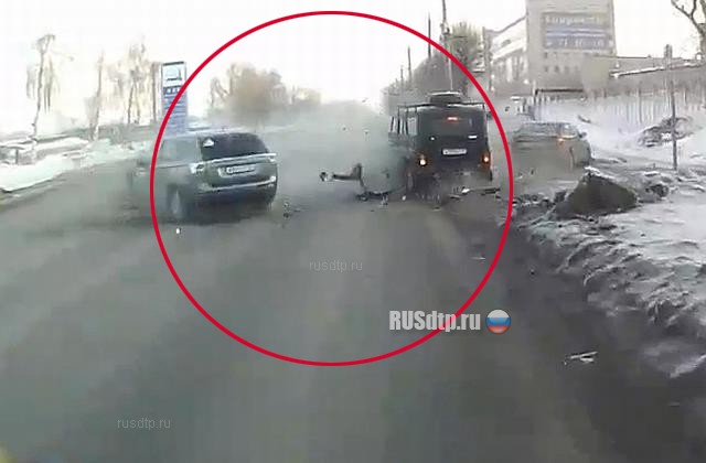 В Ульяновске лишенный прав водитель врезался в машину с детьми и сбежал с места ДТП