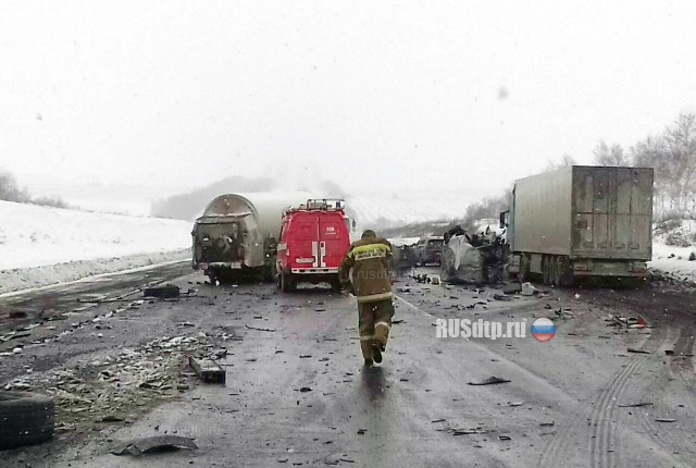 Семья попала в смертельное ДТП на трассе М-5 «Урал» в Сергиевском районе