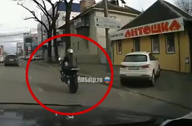 Момент смертельного ДТП с мотоциклом в Краснодаре запечатлел видеорегистратор