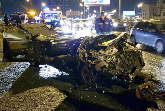 Автомобиль разорвало на части в результате ДТП на ТТК в Москве