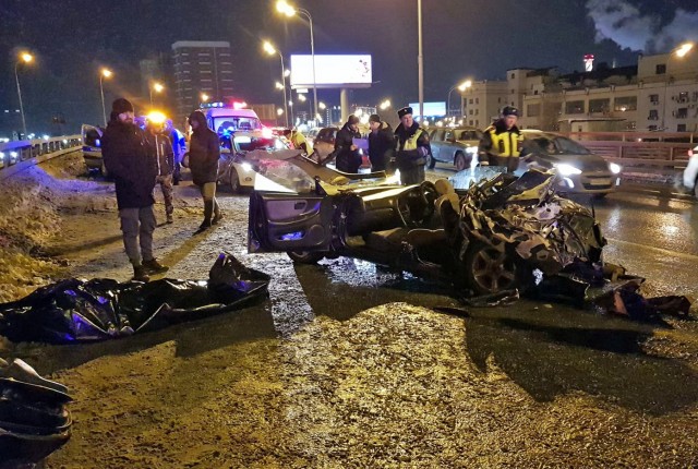 Автомобиль разорвало на части в результате ДТП на ТТК в Москве