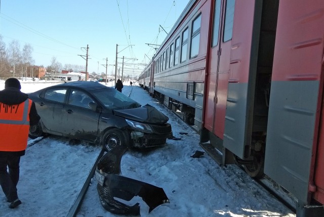 Мужчина погиб при столкновении автомобиля с поездом в Нижегородской области