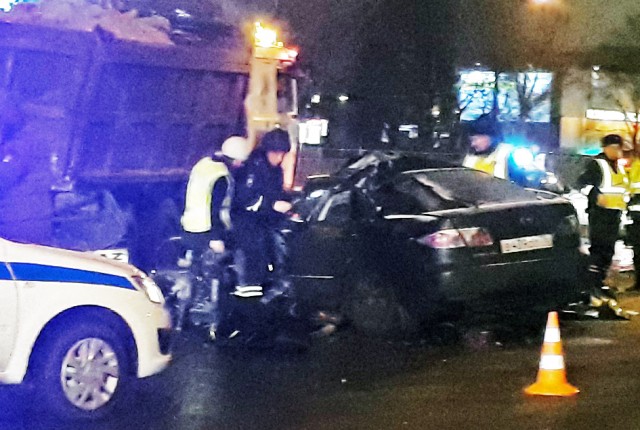 Два человека погибли в ДТП со снегоуборочной машиной в Ярославле