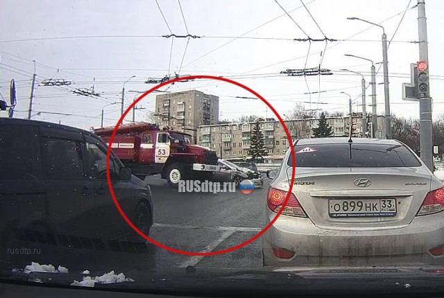 Во Владимире столкнулись Hyundai и пожарная машина