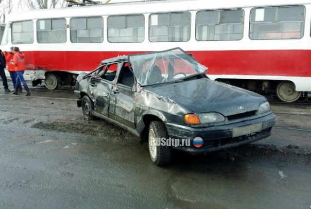 В Самаре пьяный водитель столкнулся с машиной ДПС, внедорожником и двумя трамваями