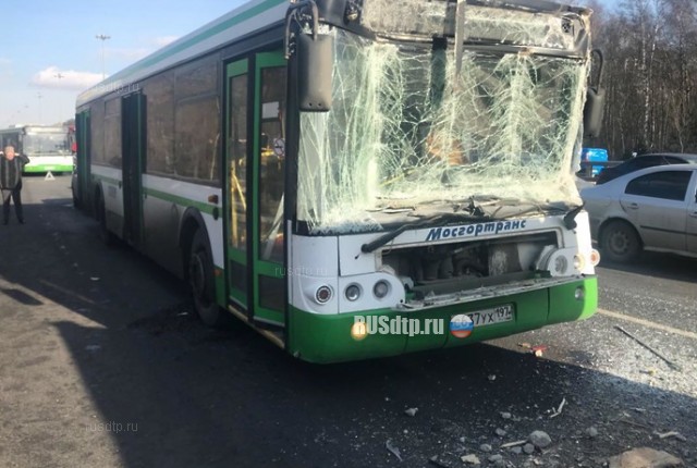 Шестеро детей пострадали в ДТП с участием автобуса и грузовика в Москве