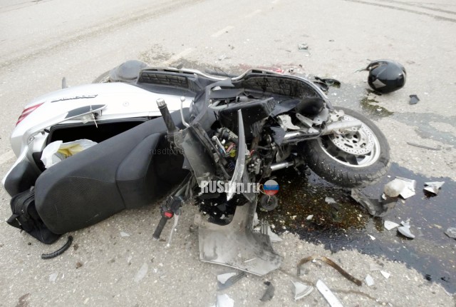Водитель скутера погиб в результате ДТП на улице Адмирала Нахимова в Астрахани