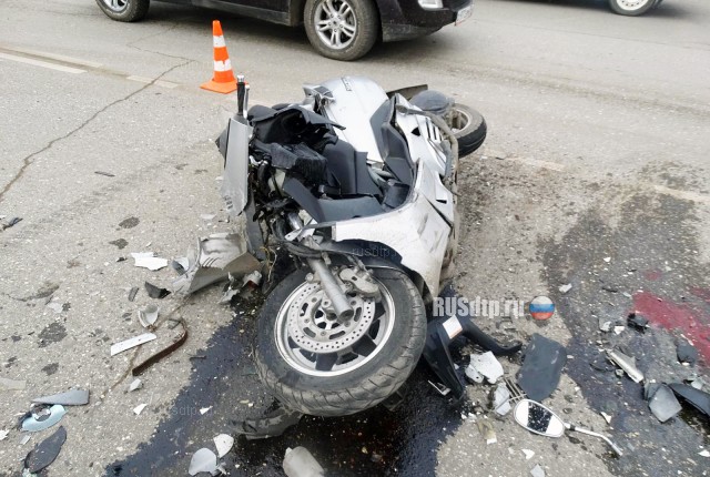 Водитель скутера погиб в результате ДТП на улице Адмирала Нахимова в Астрахани