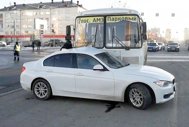 В Челябинске после ДТП с маршруткой умер ребенок