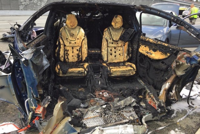 В США взорвавшийся после ДТП аккумулятор «Теслы» убил водителя