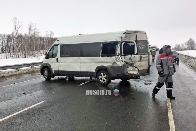 Двое полицейских пострадали в массовом ДТП в Самарской области