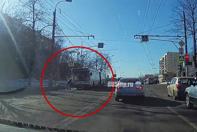 Автобус сбил пешехода возле станции метро «Щёлковская» в Москве