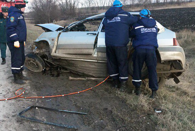В ДТП с маршруткой под Ростовом погиб человек и четверо пострадали